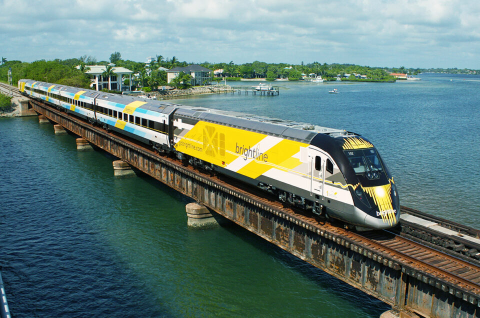 Brightline, el nuevo tren entre Miami y Orlando, hace pruebas de alta velocidad